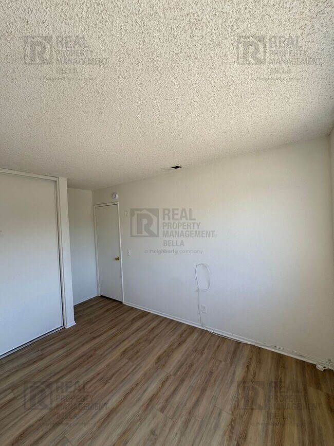 Building Photo - 1330 Wrigley Ln