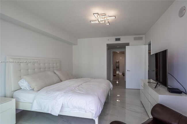 Building Photo - 330 Sunny Isles Blvd
