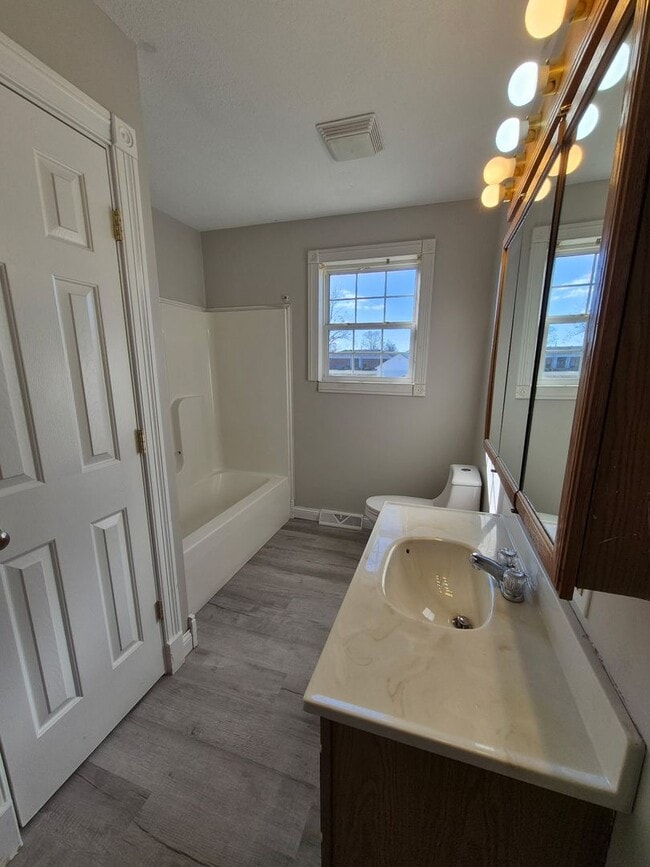 Building Photo - 3 Bedroom on Woebegona