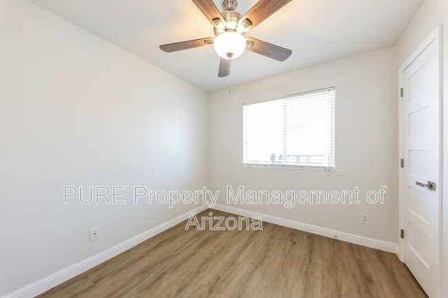 Building Photo - 333 E Cullumber Ave