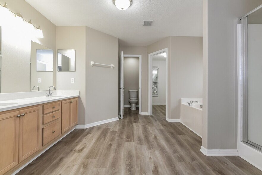 Building Photo - 942 Cork Oak Ln