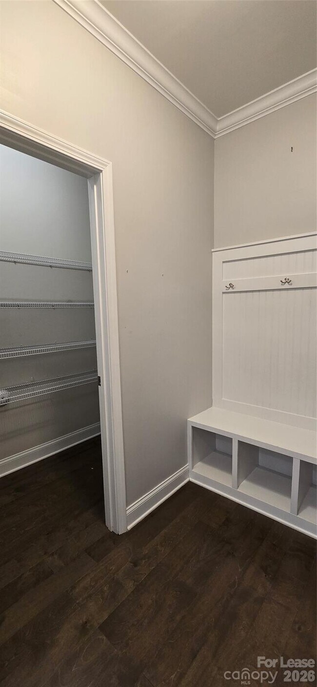 Building Photo - 990 Pennington Dr