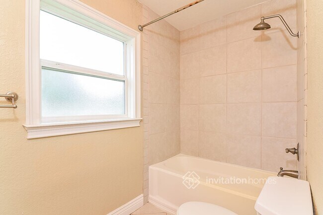 Building Photo - 1640 Sylvester Rd