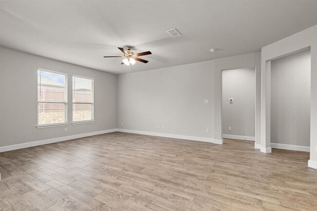 Building Photo - 825 Blackhorse Trl