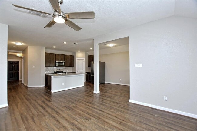 Building Photo - 201 Pearland St