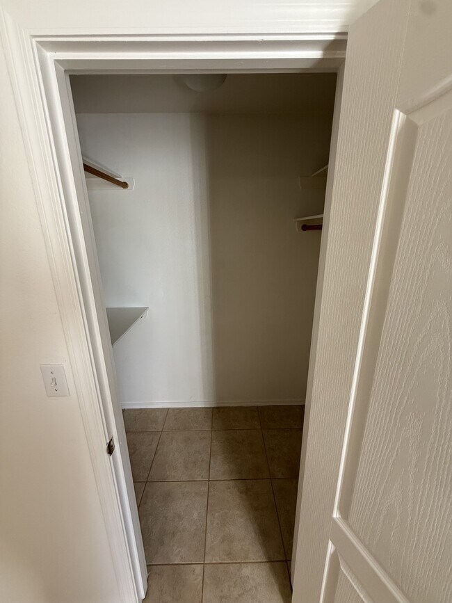Building Photo - 4942 S Rinaldi Dr