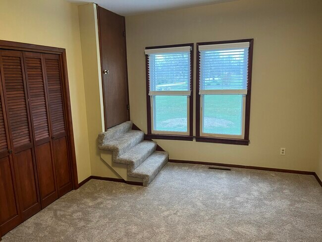 Building Photo - 200 Elizabeth St