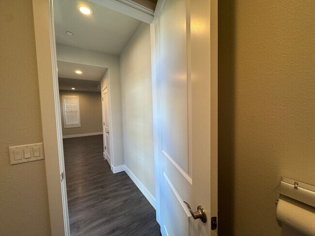 Building Photo - 1684 Spring St