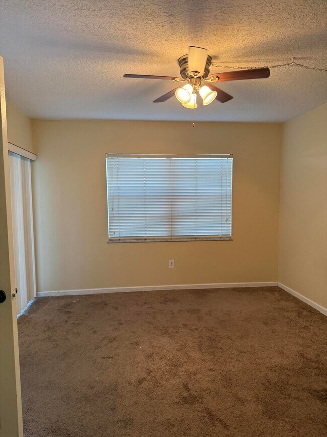 Building Photo - 2050 Oleander Blvd
