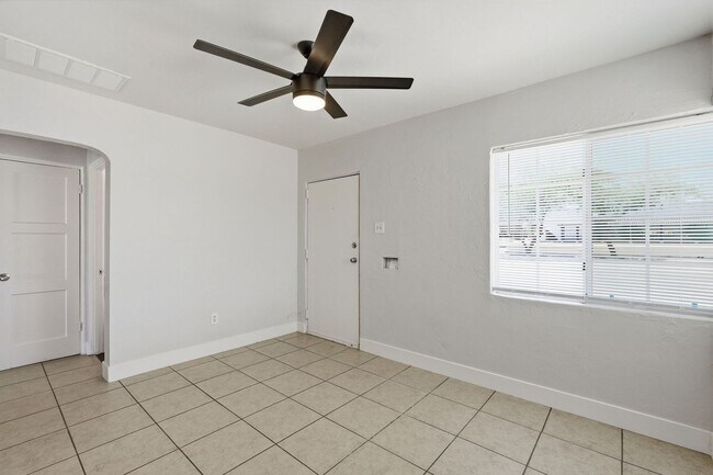 Building Photo - 1036 N 16th St