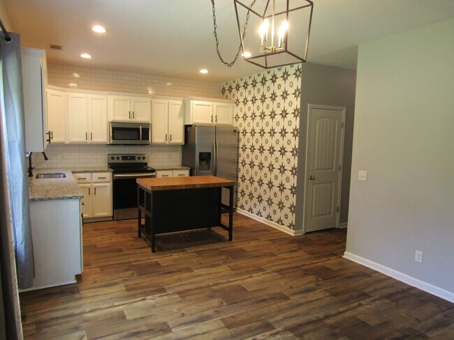 Building Photo - 42 Pinto Trail