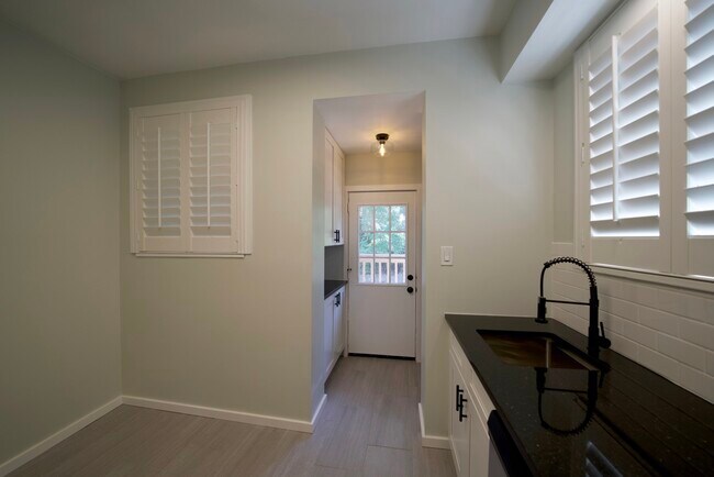 Building Photo - 40 N Meadowcroft Ave