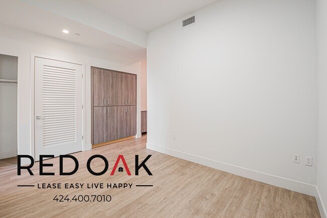 Building Photo - 1331 W 7th St