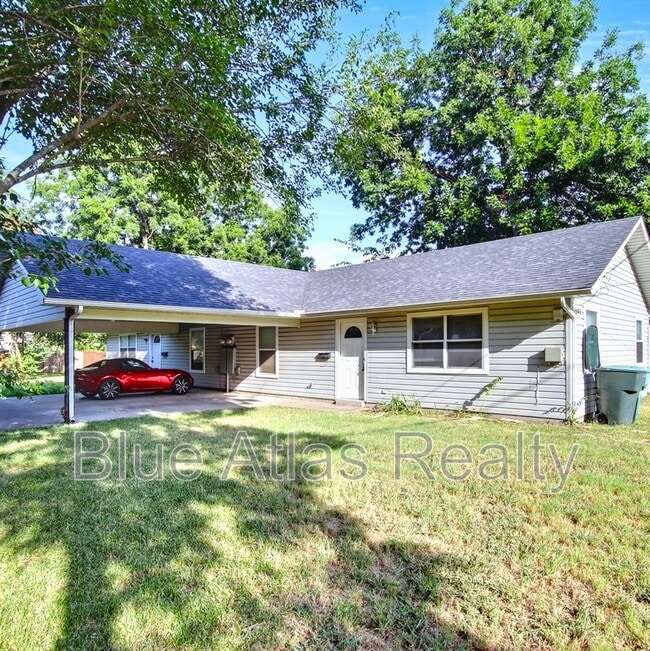 Primary Photo - 1201 S Travis St
