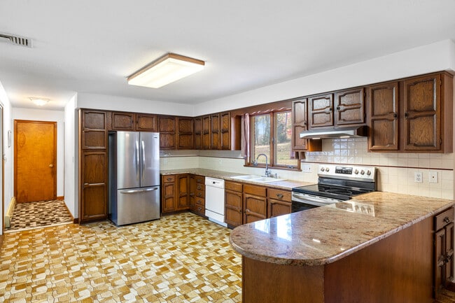 Building Photo - 117 Church Hill Rd