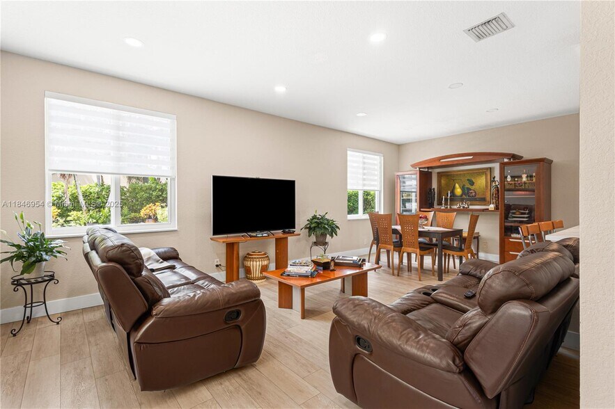 Building Photo - 1515 Winterberry Ln