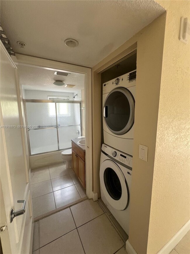 Building Photo - 2536 NW 24th St