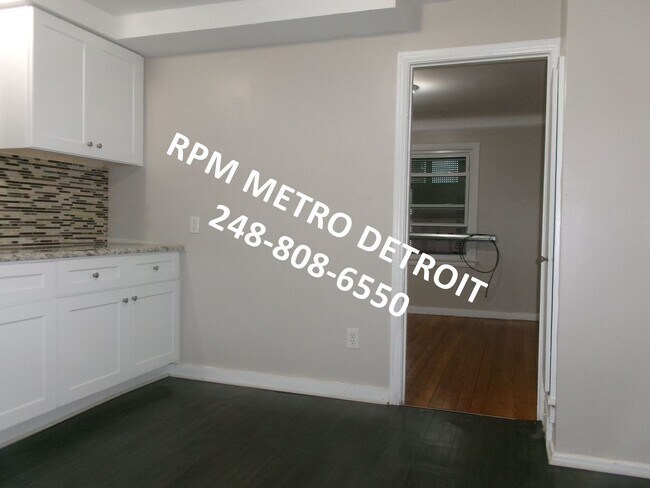 Building Photo - UPDATED COLONIAL HOME IN DETROIT