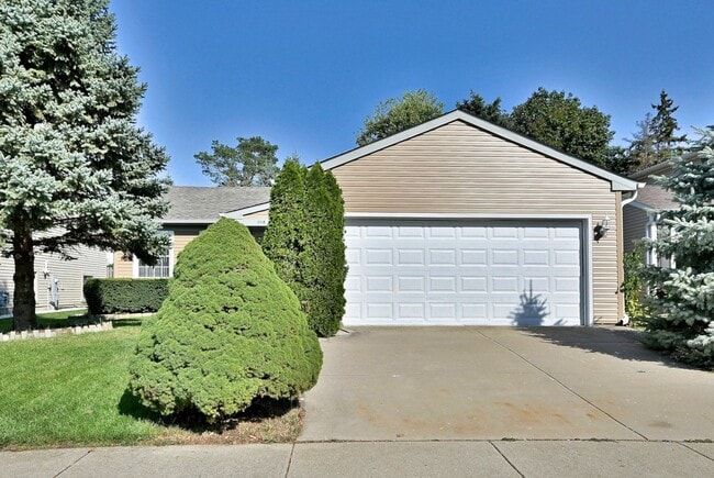 Primary Photo - 714 N Lakeside Dr
