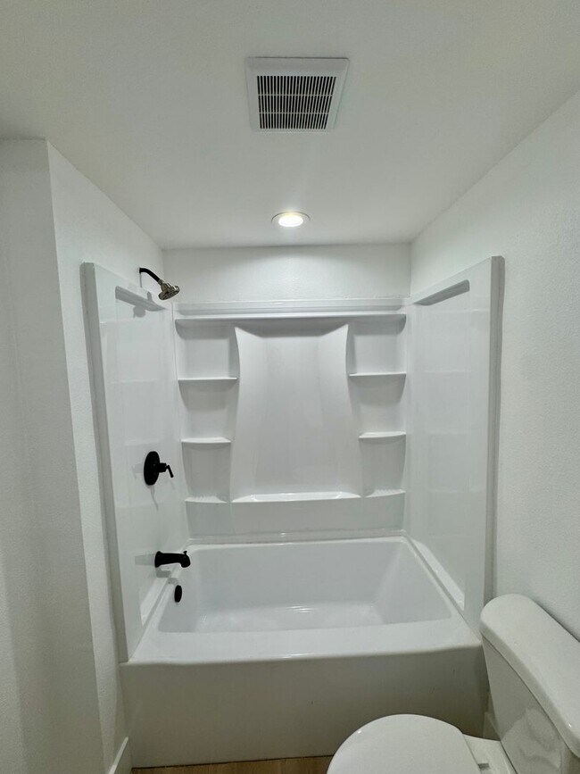 Building Photo - Large New Construction 3 bed 2 Bath Apartm...