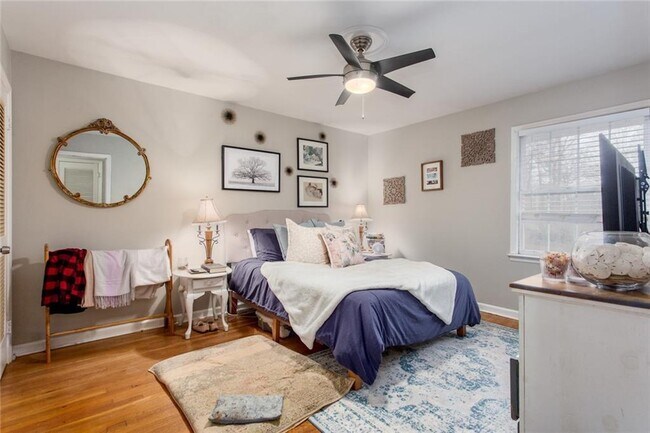 Building Photo - 1138 Arlington Pkwy NE