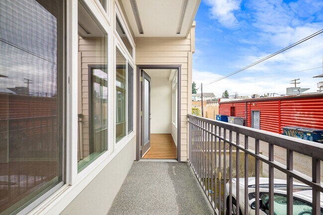 Building Photo - 18 Dravus St
