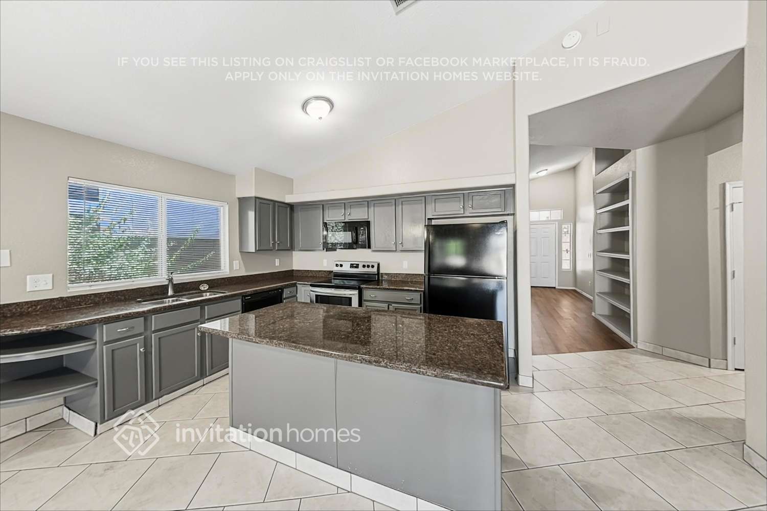 Building Photo - 7546 W Jenan Dr