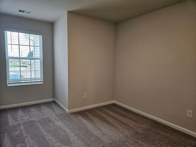 Building Photo - Taylor Hill