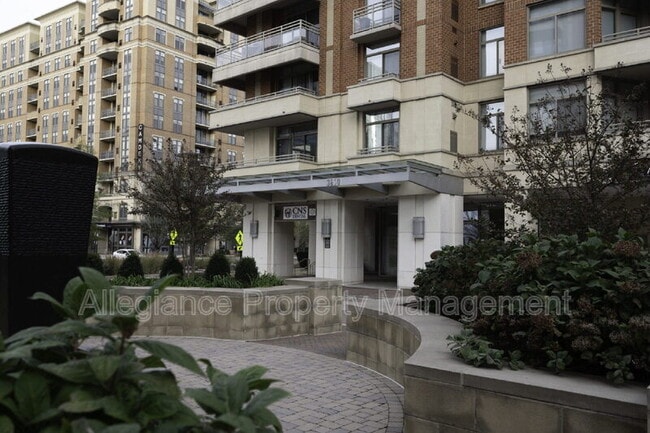 Building Photo - 3600 S Glebe Rd