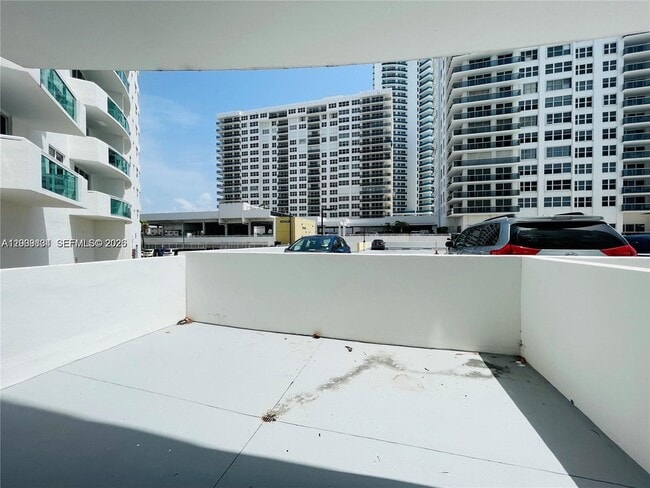 Building Photo - 3001 S Ocean Dr