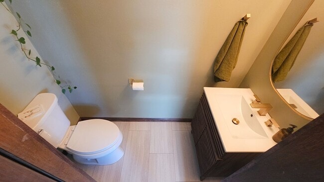 Building Photo - Charming 4-Bedroom Remodeled Home in Quiet...
