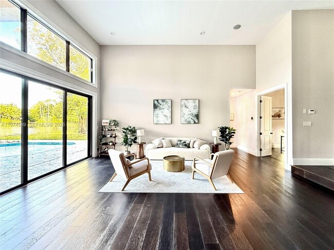 Building Photo - 400 Alexandra Cir