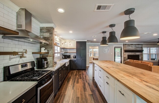 Building Photo - 18006 Bambridge Dr