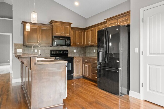 Building Photo - 11141 S Woodsonia Dr