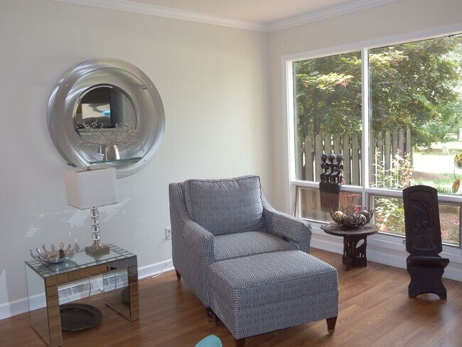 Building Photo - Three Bedroom in Popular Bermuda Run. MUST...