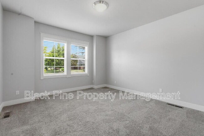 Building Photo - 3761 W Renhold Dr