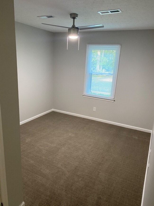 Building Photo - 691 Timberlake Dr