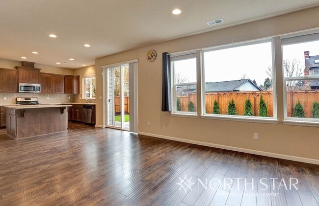 Building Photo - Heritage Crossing Craftsman in Tigard