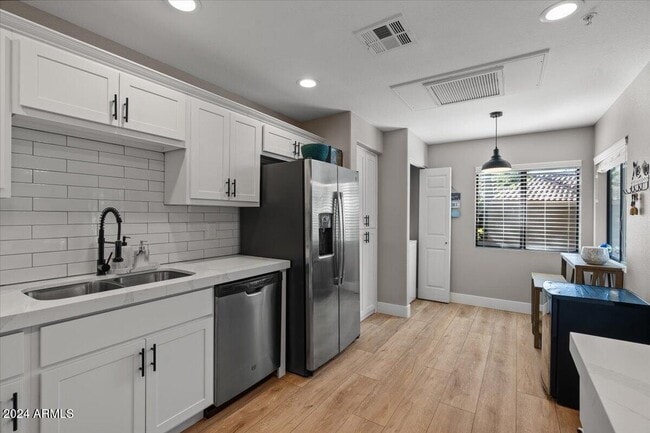 Building Photo - 15050 N Thompson Peak Pkwy