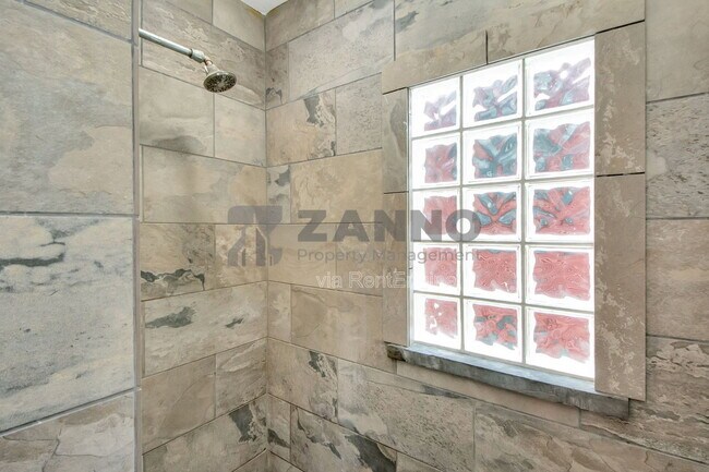 Building Photo - 19 Arnold St