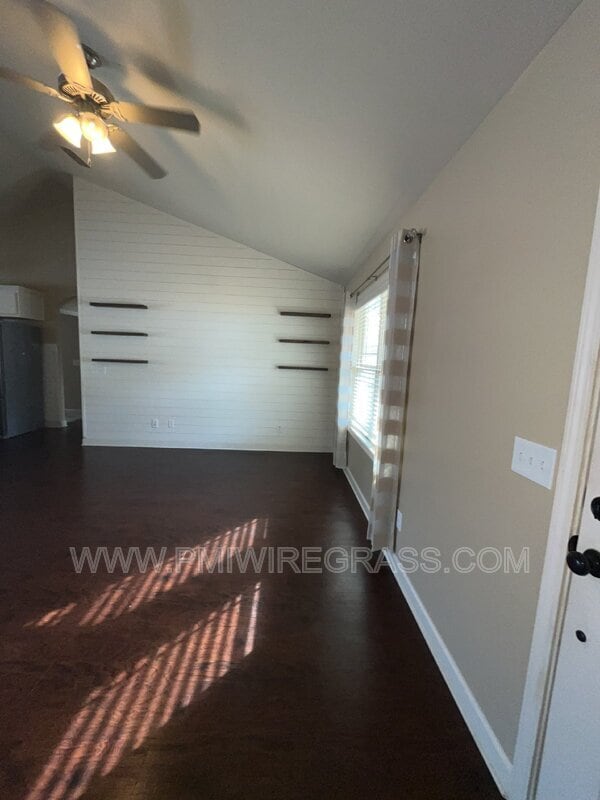Building Photo - 229 Lace Dr