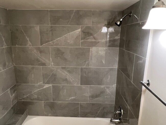 Building Photo - 3115 Oakland Shores Dr