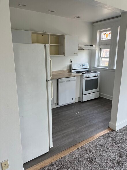 Building Photo - 370 S Negley Ave