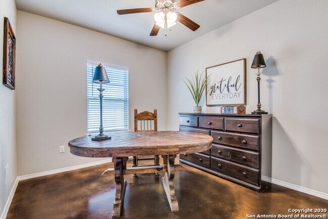 Building Photo - King Street Luxury Duplex