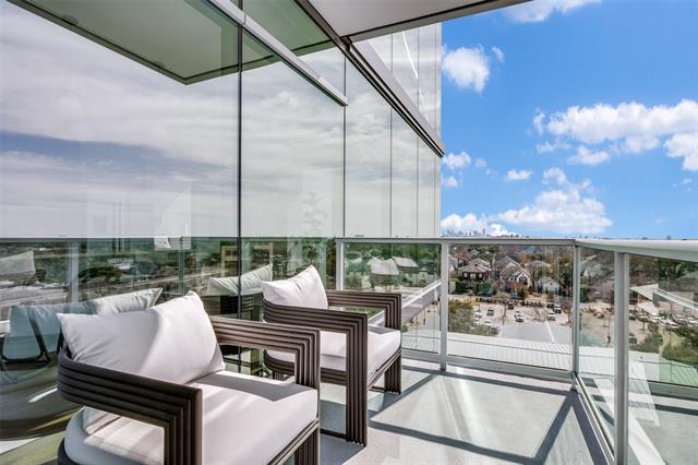 Building Photo - 8119 Douglas Ave