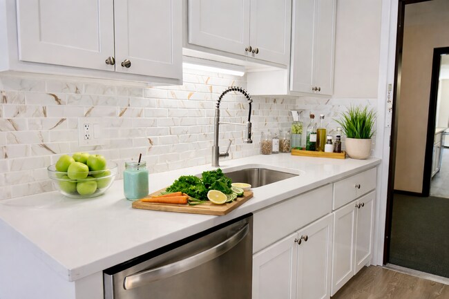 Building Photo - 21 Greenwood St