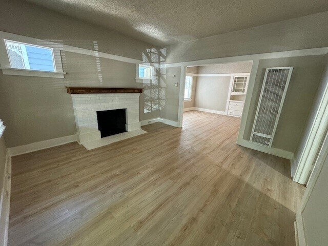 Building Photo - 2bd/1ba updated Midtown home