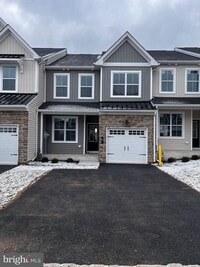 Building Photo - 9 Turf Ct