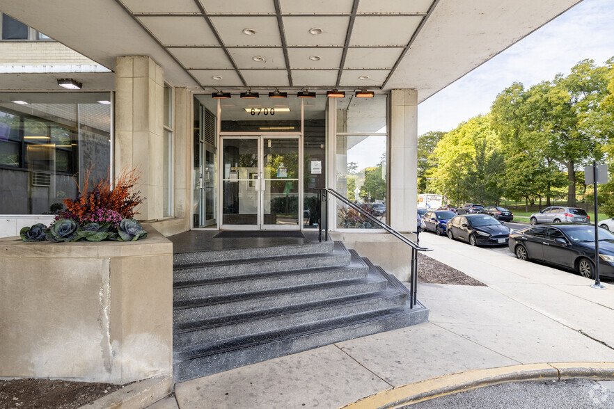 Entrance - Oglesby Towers Apartments