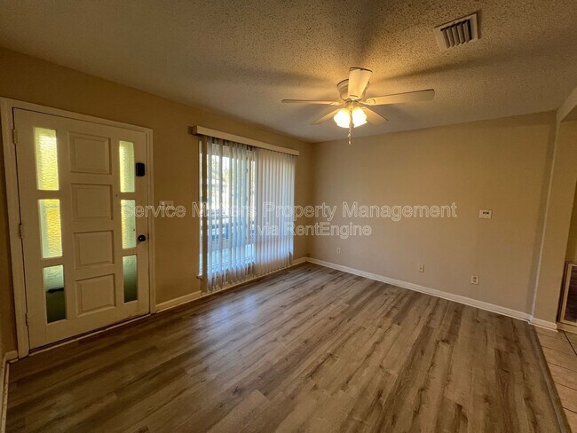 Building Photo - 303 Newcastle Dr